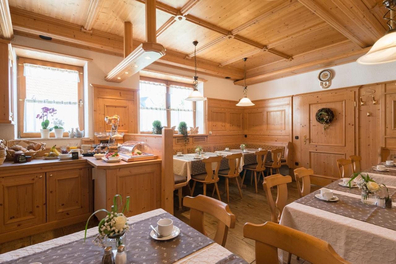 Gasthof-Pension Brauner Hirsch In Alfeld - Mittelfranken Bagian luar foto
