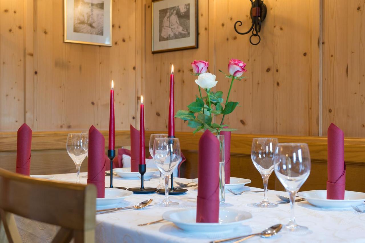 Gasthof-Pension Brauner Hirsch In Alfeld - Mittelfranken Bagian luar foto